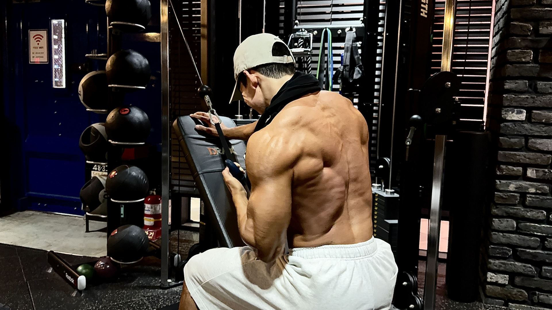 https://gymwork-assets.s3.ap-northeast-1.amazonaws.com/static/production/image/image-1080p-6eb527bb-f64b-4fa0-b994-e70c12ee467a.jpg